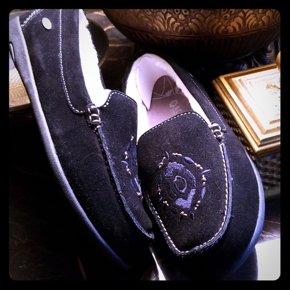 Women's Acorn slippers